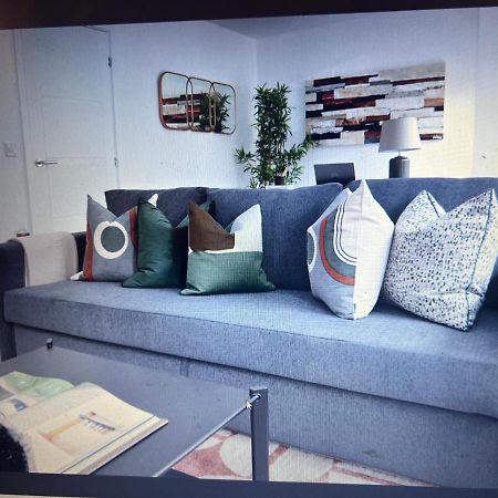 4-Level Luxury 2 Bedroom House Sleeps 6, Rooftop, Harry P & Free Parking Watford  Exterior foto