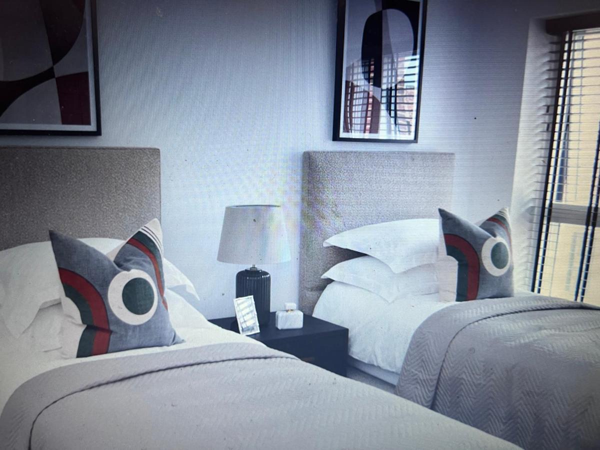 4-Level Luxury 2 Bedroom House Sleeps 6, Rooftop, Harry P & Free Parking Watford  Exterior foto