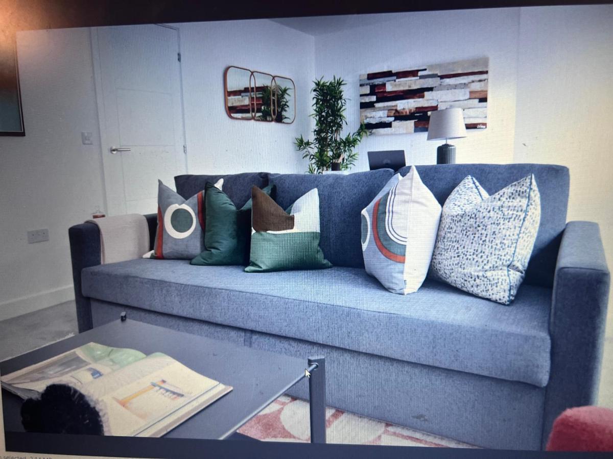 4-Level Luxury 2 Bedroom House Sleeps 6, Rooftop, Harry P & Free Parking Watford  Exterior foto