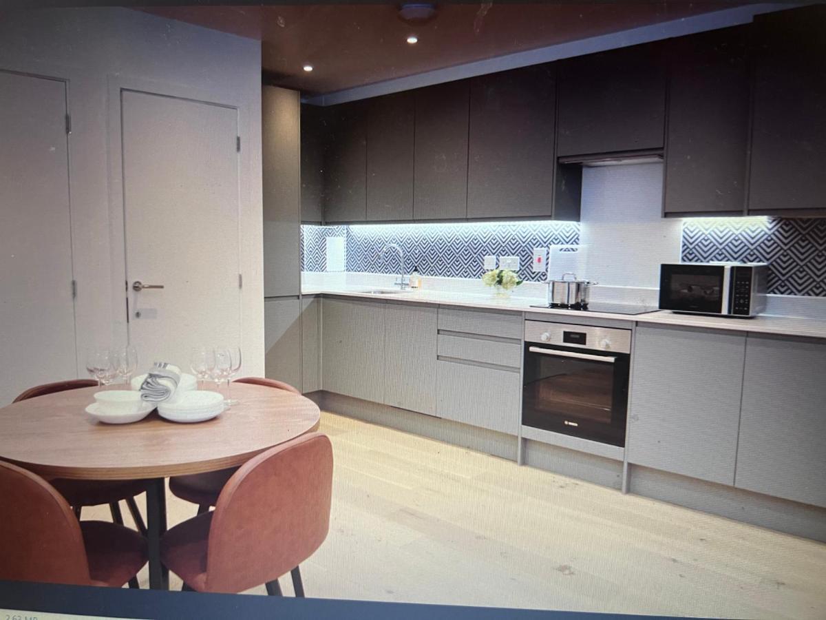 4-Level Luxury 2 Bedroom House Sleeps 6, Rooftop, Harry P & Free Parking Watford  Exterior foto