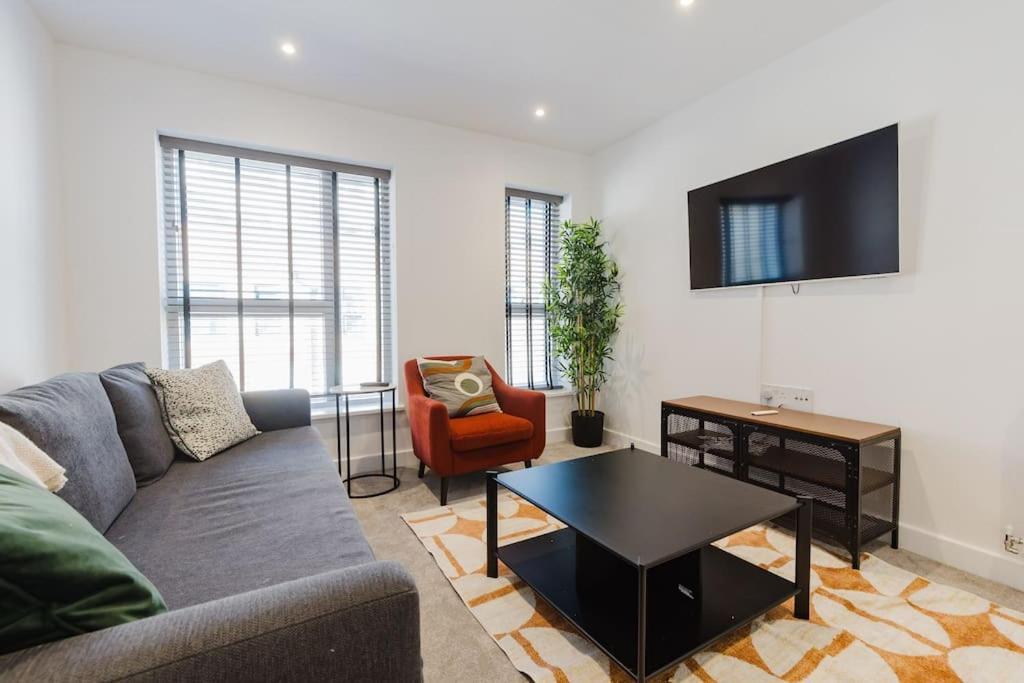 4-Level Luxury 2 Bedroom House Sleeps 6, Rooftop, Harry P & Free Parking Watford  Exterior foto