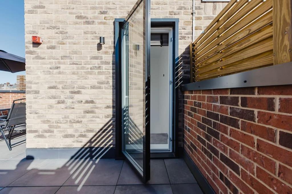 4-Level Luxury 2 Bedroom House Sleeps 6, Rooftop, Harry P & Free Parking Watford  Exterior foto
