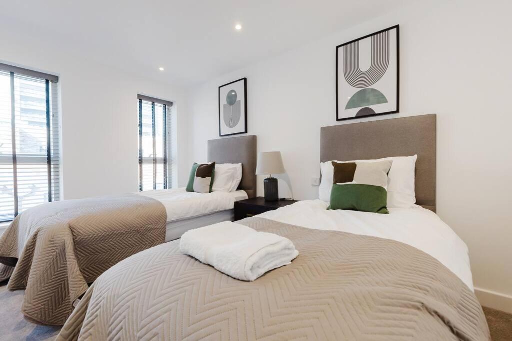 4-Level Luxury 2 Bedroom House Sleeps 6, Rooftop, Harry P & Free Parking Watford  Exterior foto