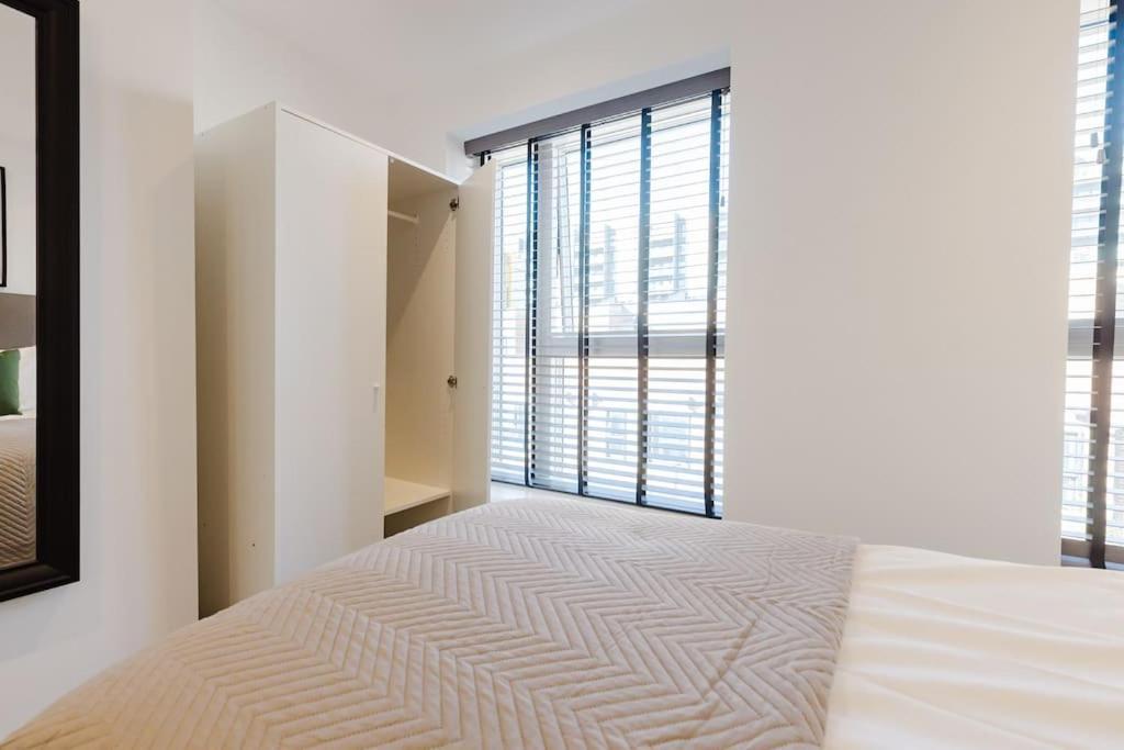 4-Level Luxury 2 Bedroom House Sleeps 6, Rooftop, Harry P & Free Parking Watford  Exterior foto